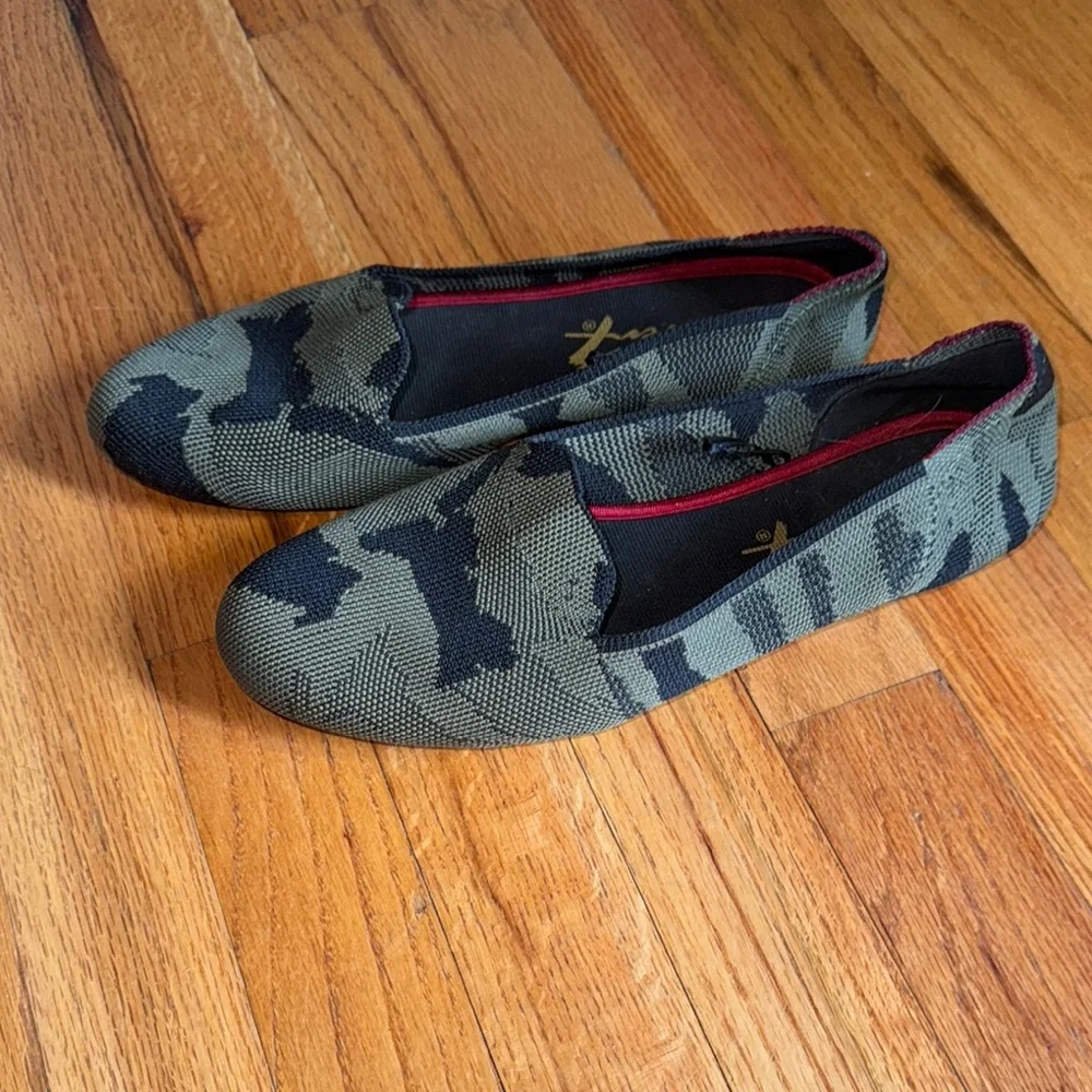 ❄️Seven7 women's Camouflage‎ Slip-On Shoes size 8